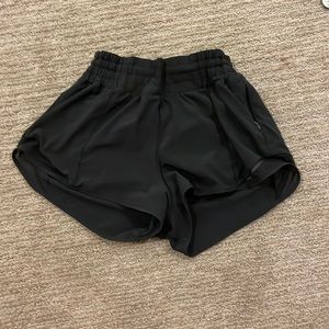 LULULEMON Hotty Hot High Rise Lined 2.5” Size 6 Black